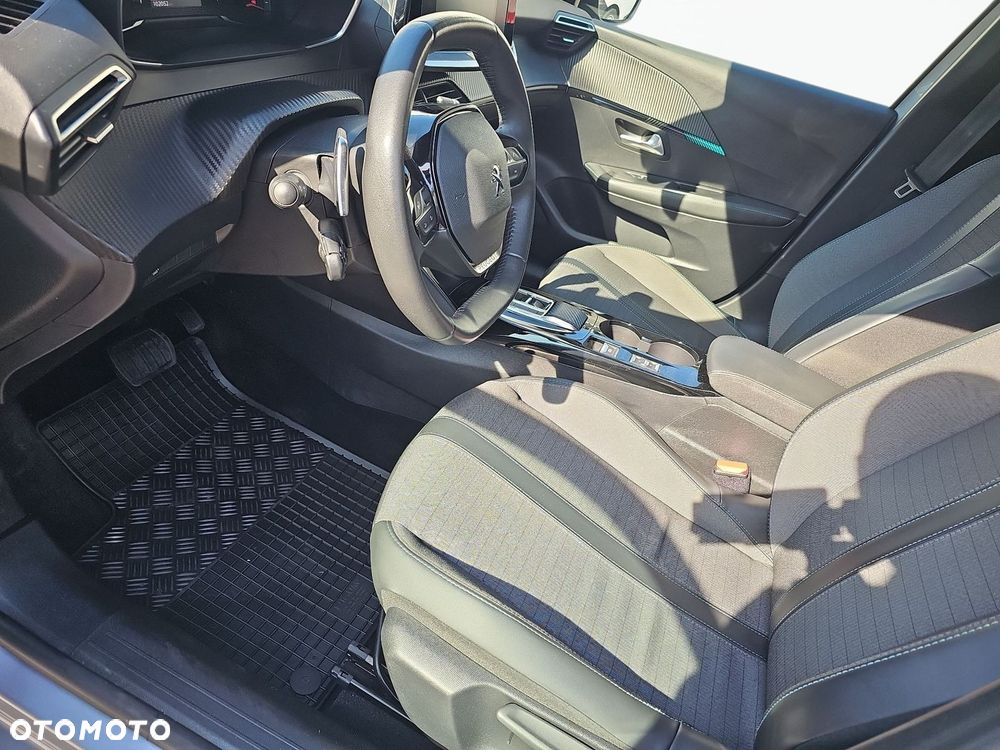 Peugeot 208 - 10