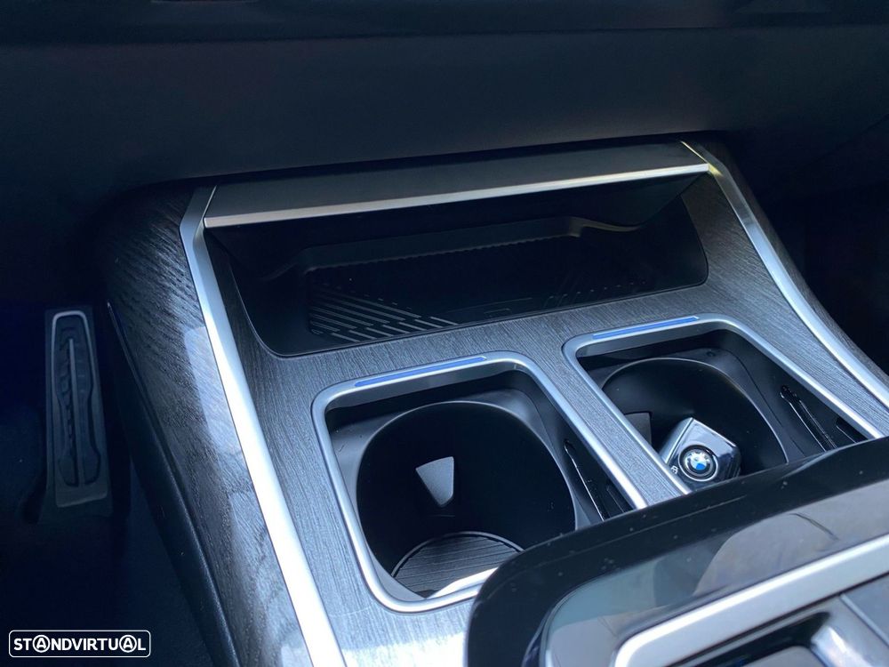 BMW i7 eDrive50 Pack Desportivo M Pro — fotografia 17