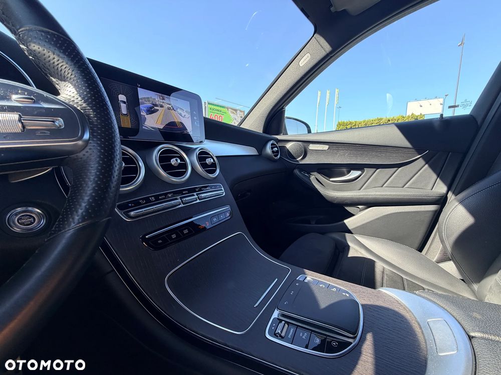 Mercedes-Benz GLC 200 4Matic 9G-TRONIC AMG Line - 24