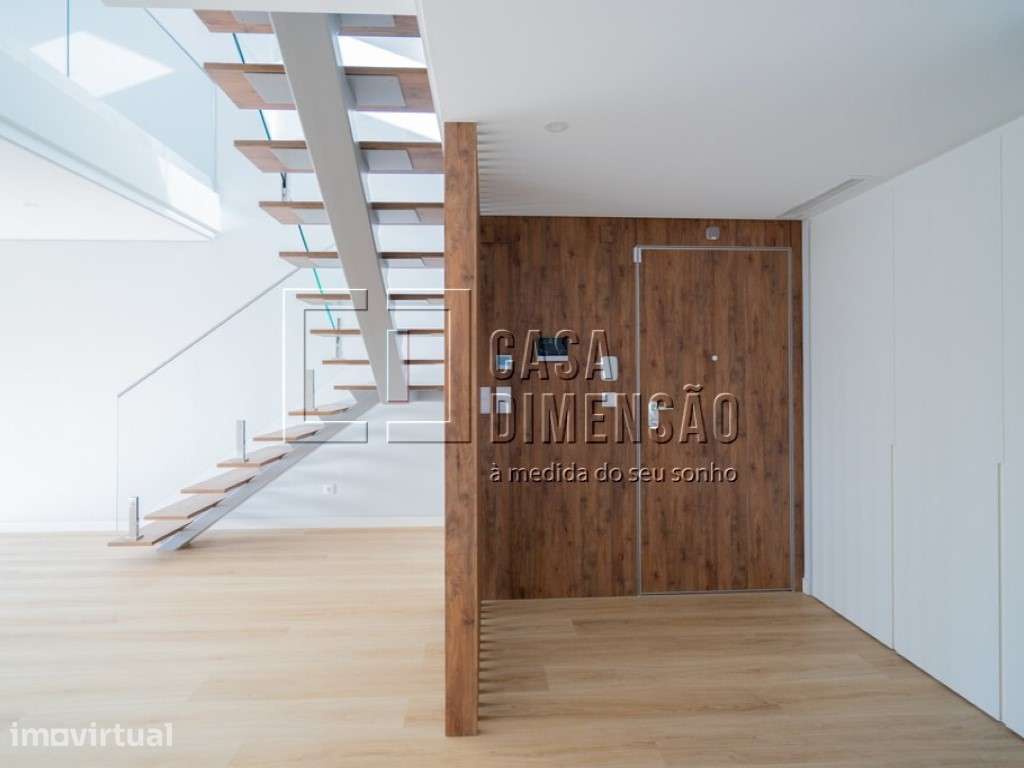 Apartamento de tipologia T3+1 novo com 203m2, com varandas e uma Me... - Grande imagem: 4/60