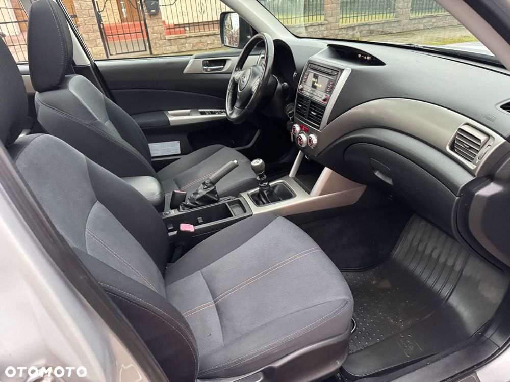 Subaru Forester 2.0D Exclusive - 33