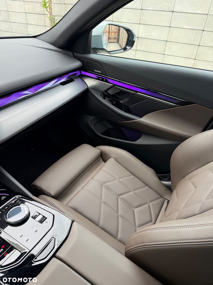 BMW i5 - 13