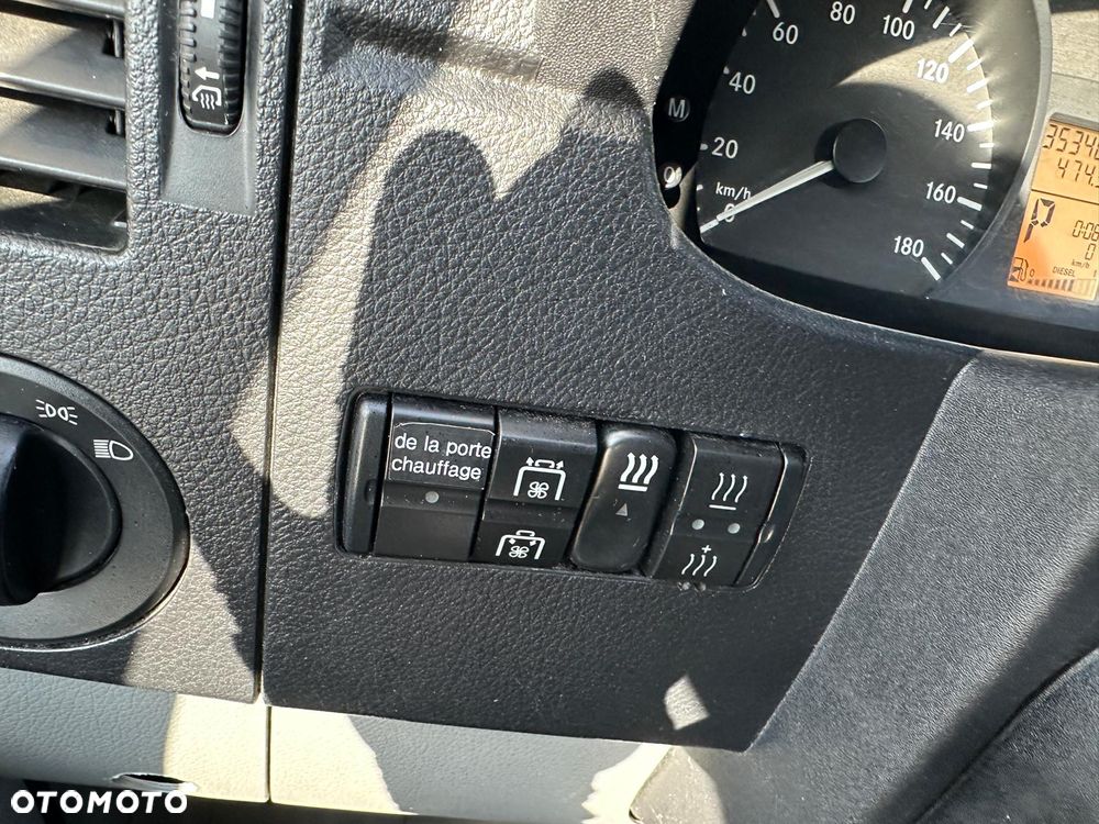 Mercedes-Benz Sprinter - 14