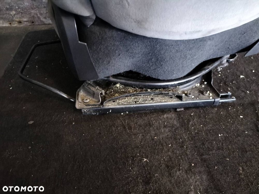 FOTEL LEWY PRZÓD OBROTOWY KIEROWCY PEUGEOT 807 I - 8