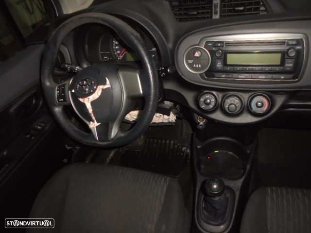 Carro MOT: 1NDTV CXVEL: EC65 TOYOTA YARIS 2013 1.4D 90CV 5P CINZA DIESEL - 9