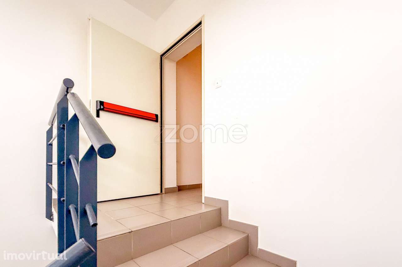 Apartamento T2 com Varanda nos Arrifes - Grande imagem: 5/28