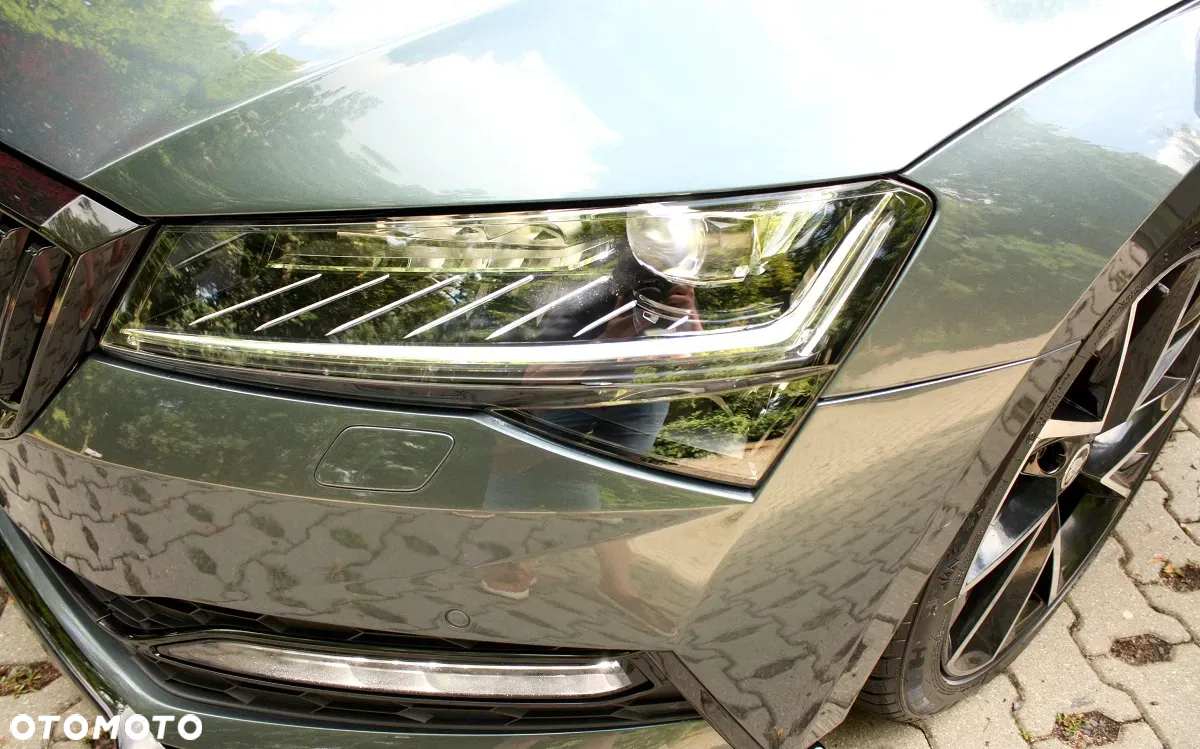 Skoda Superb Combi 2.0 TDI DSG Sportline - 18
