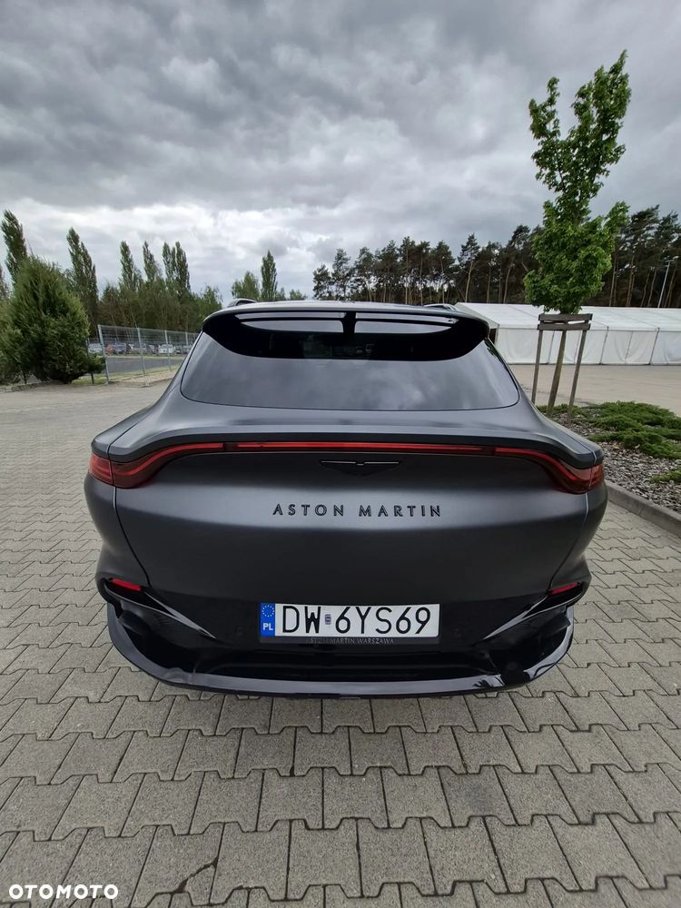 Aston Martin DBX - 10