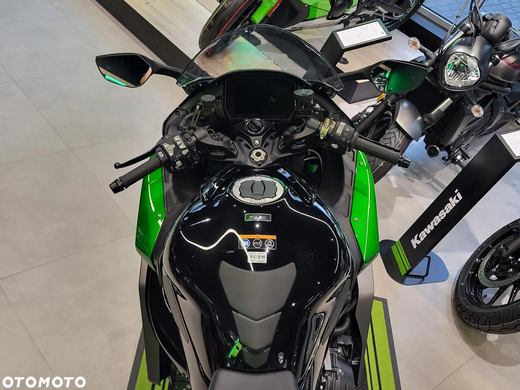 Kawasaki Ninja H2 SX - 14