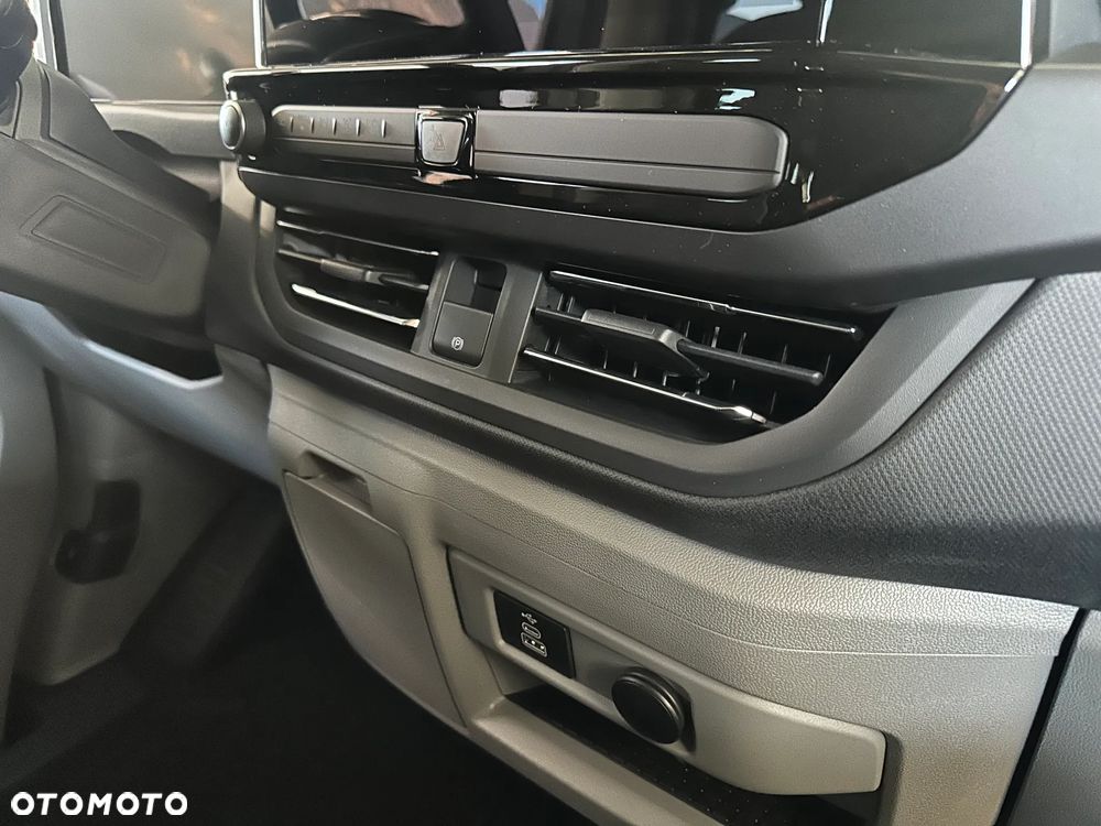 Ford Tourneo Custom - 10