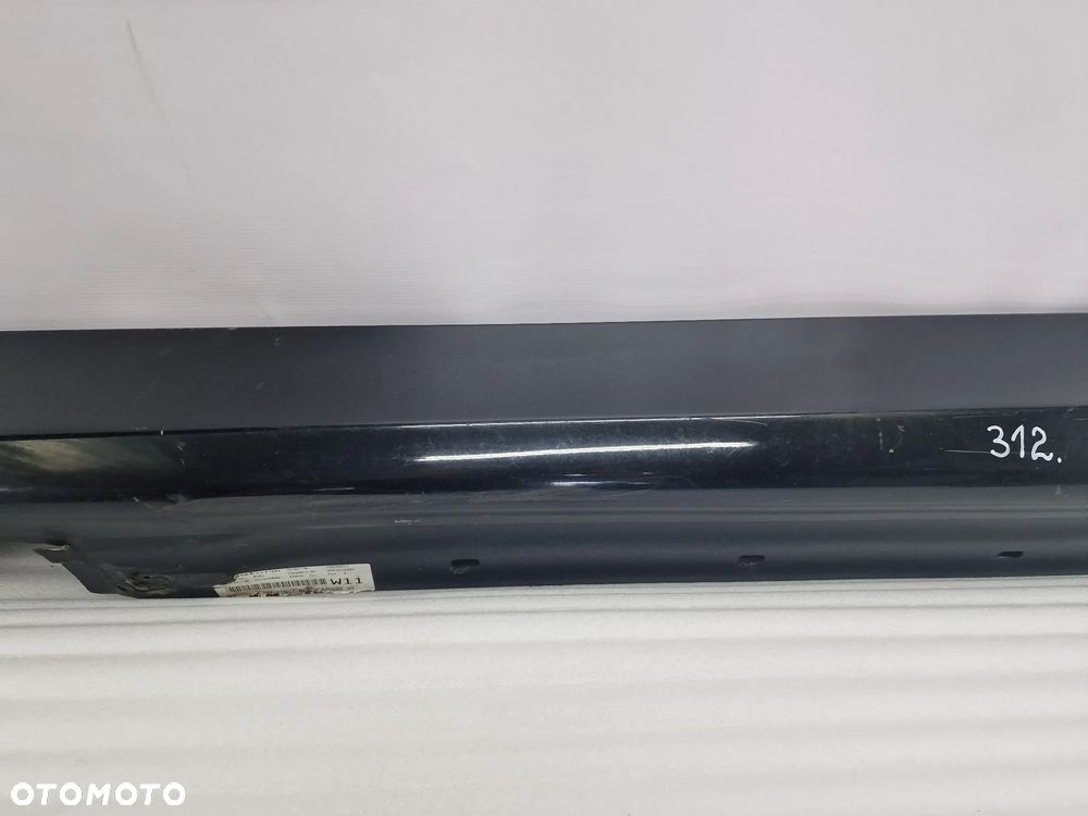 BMW E90 / E91 04- LEWA LISTWA PROGOWA / NAKŁADKA PROGU , NR 51777062297 , NR AUKCJI PR312 - 5