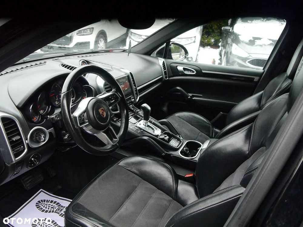 Porsche Cayenne - 26