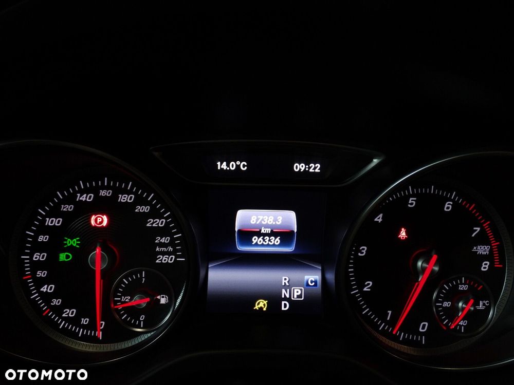 Mercedes-Benz GLA - 16