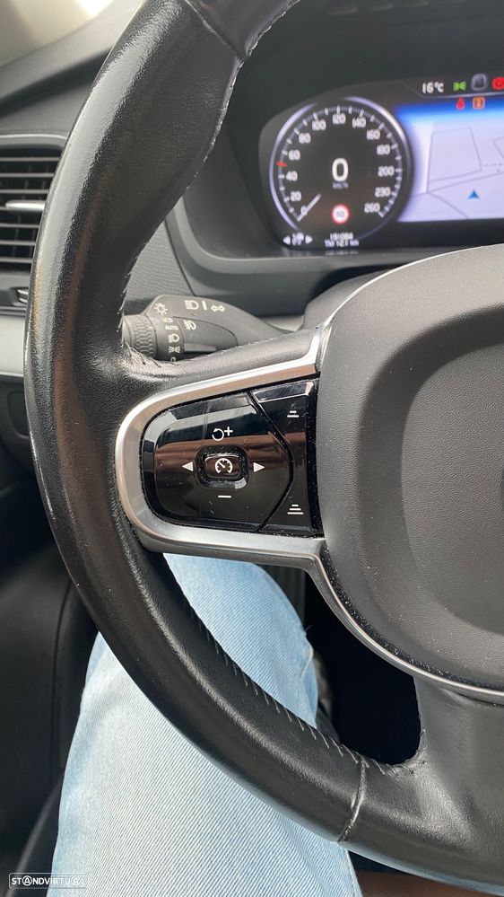 Volvo XC 90 2.0 T8 PHEV Momentum Plus AWD - 33