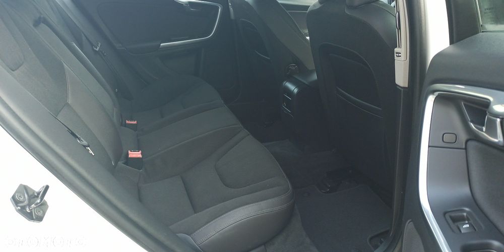 Volvo S60 D2 Edition - 21