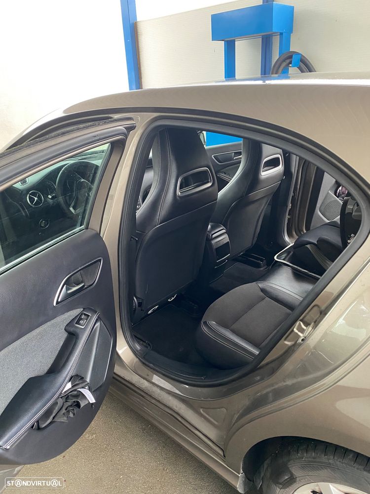 Mercedes-Benz A 180 CDI (BlueEFFICIENCY) Urban - 10