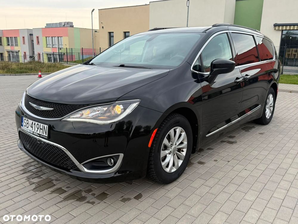 Chrysler Pacifica - 16