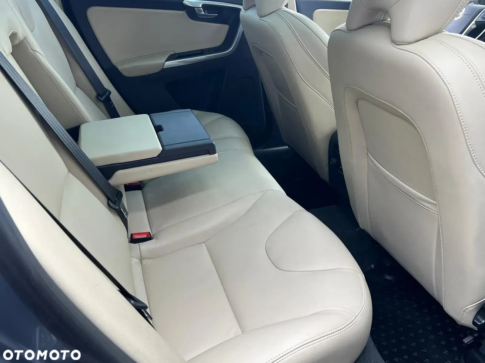 Volvo XC 60 2.4D AWD Summum - 6