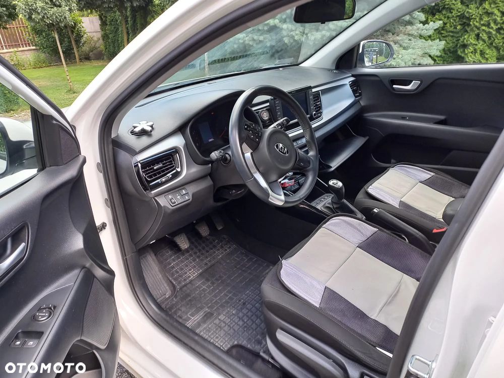 Kia Rio 1.4 L - 6