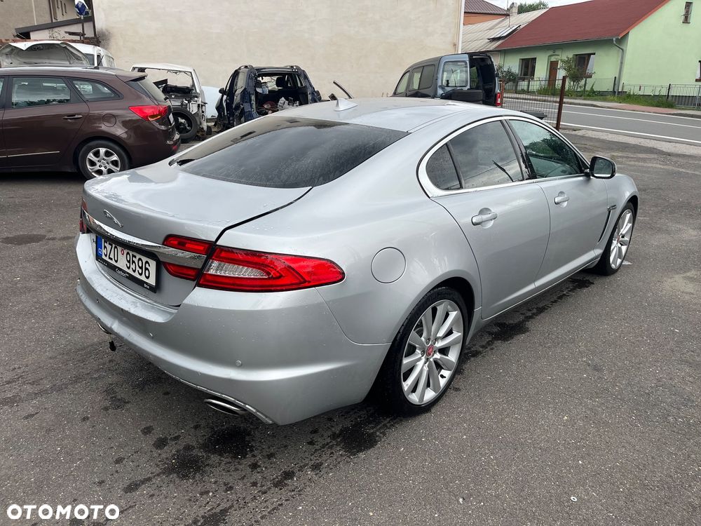 Jaguar XF 3.0 V6 D Luxury - 3