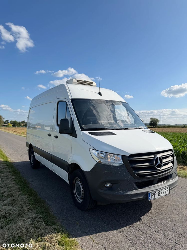 Mercedes-Benz Sprinter - 1