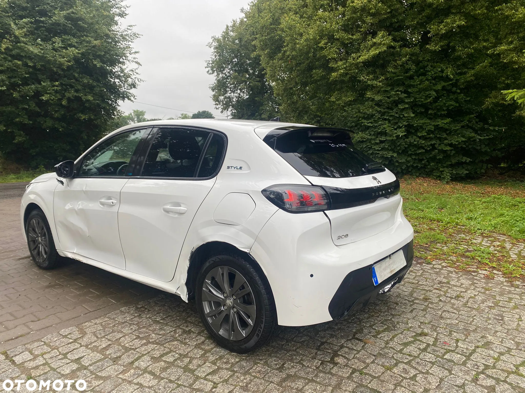 Peugeot 208 1.2 PureTech Active S&S EAT8 - 11
