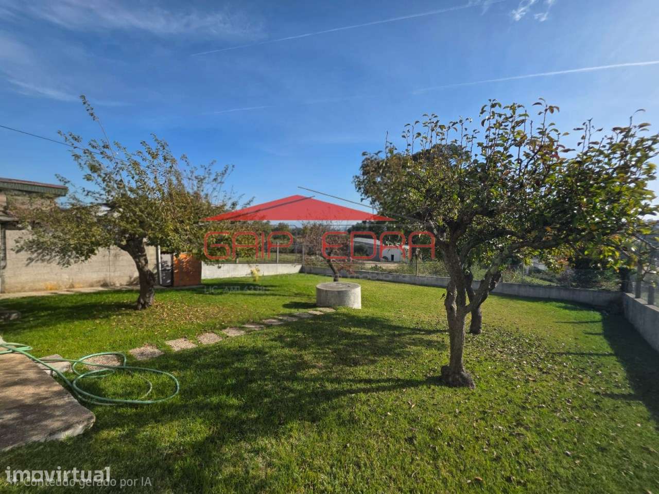 Moradia T4 Isolada com Jardim e Terraço - Grande imagem: 2/27
