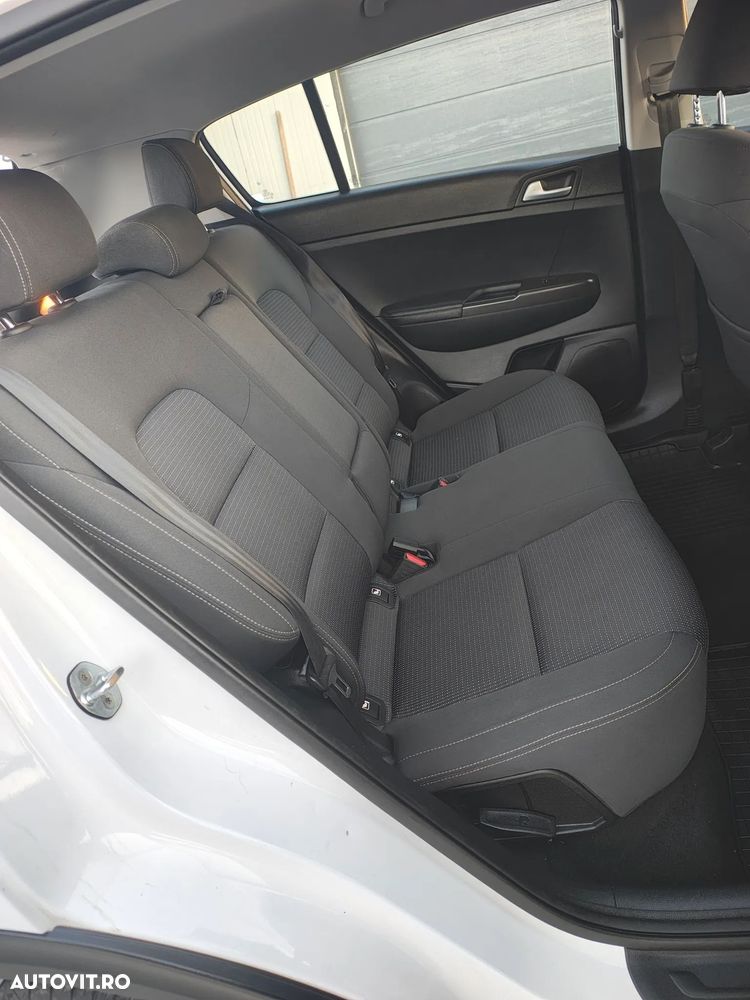 Kia Sportage 1.7 CRDI 2WD Dream-Team Edition - 11