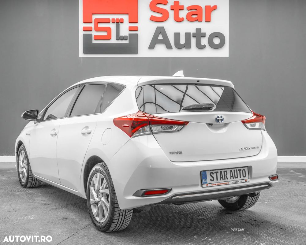Toyota Auris 1.8 L VVT-i Sol + - 4