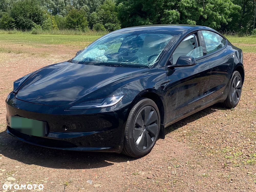 Tesla Model 3 - 3