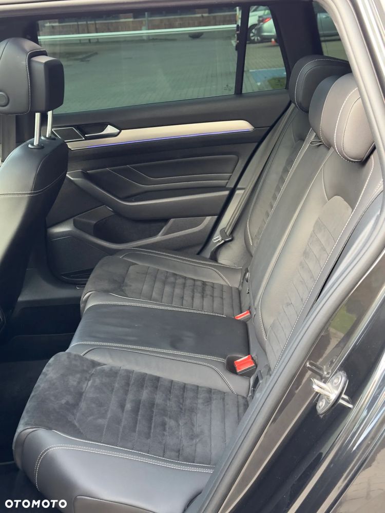 Volkswagen Passat 1.6 TDI SCR DSG Conceptline - 19