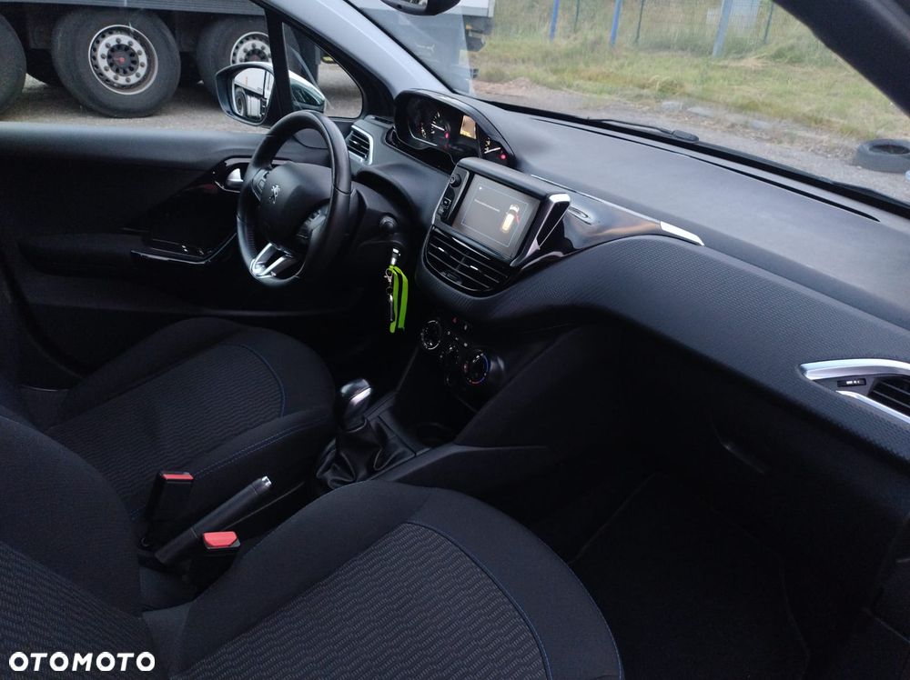 Peugeot 208 - 11