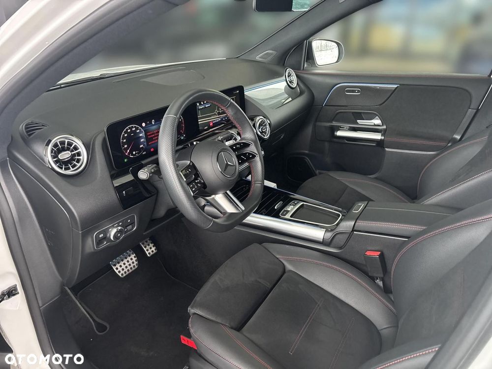 Mercedes-Benz GLA - 11