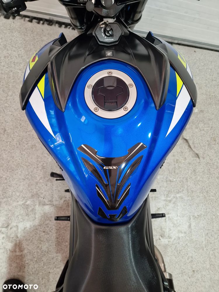 Suzuki GSX - 28
