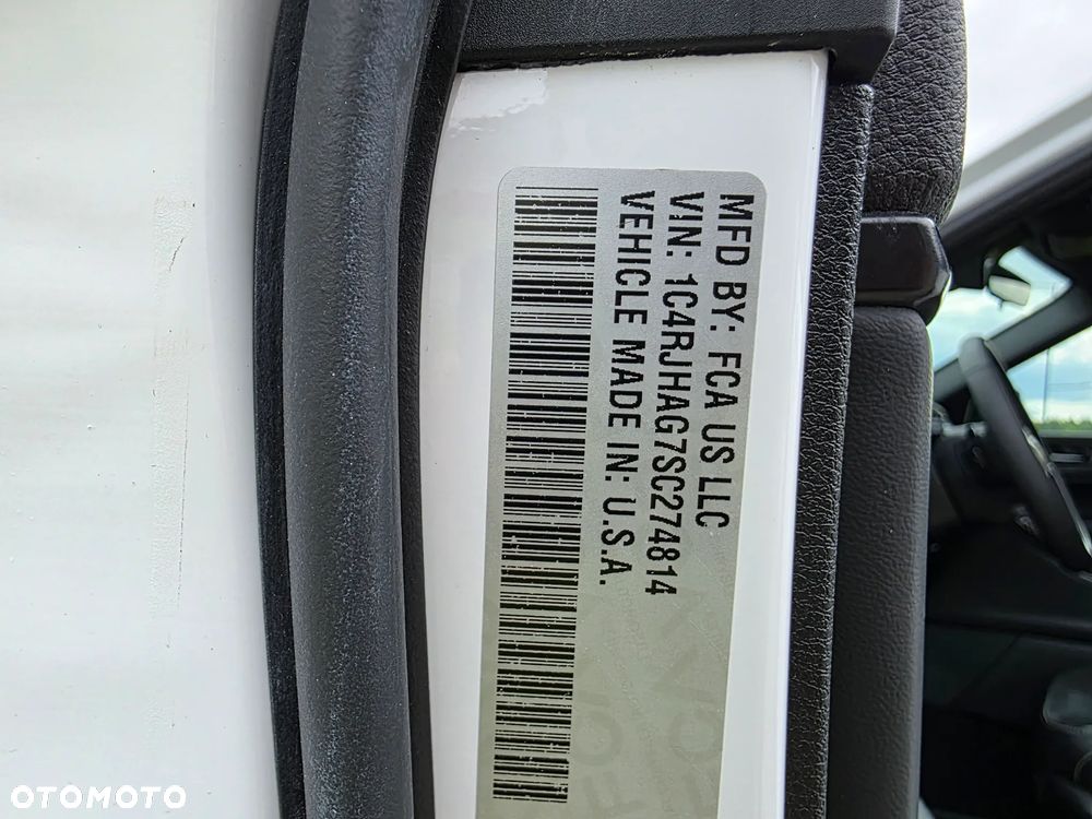 Jeep Grand Cherokee - 30