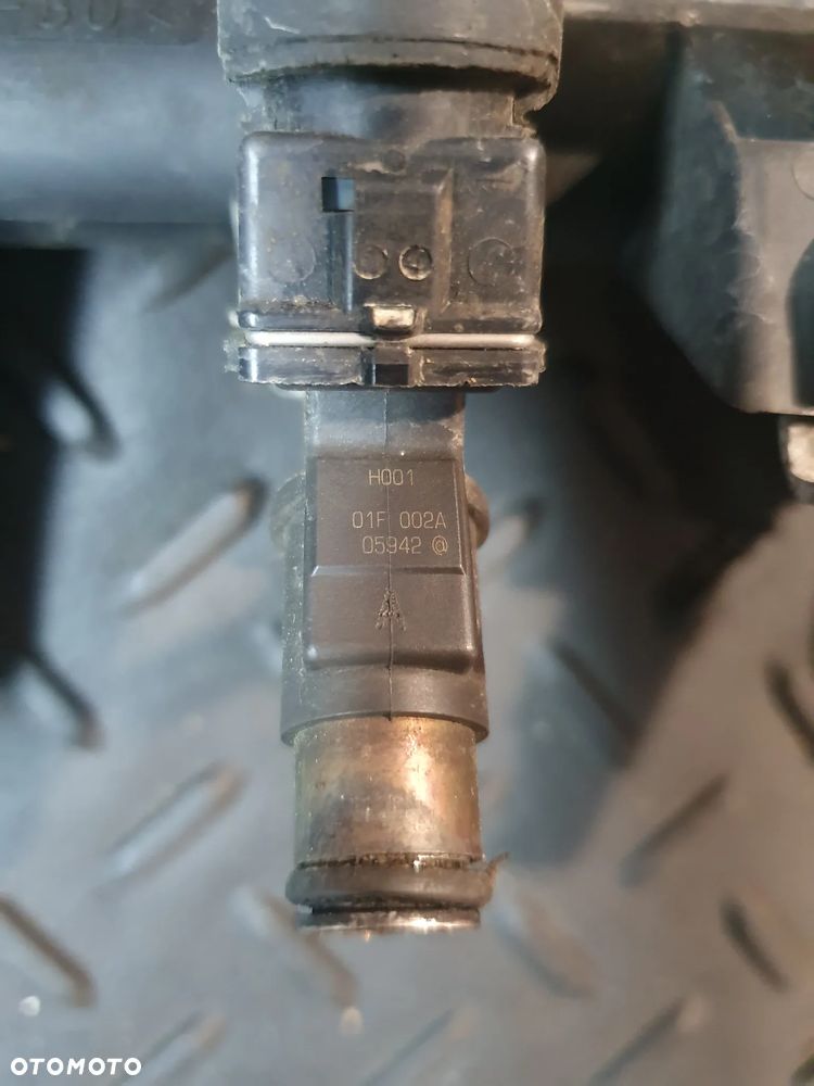 LISTWA WTRYSKOWA BENZYNA PEUGEOT PARTNER I 01F002A 1.4 8V POSIADAM 4 SZT - 8