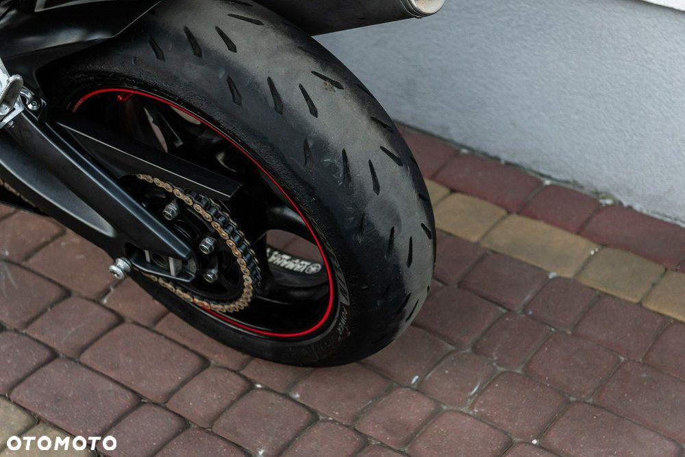 Yamaha R6 - 6