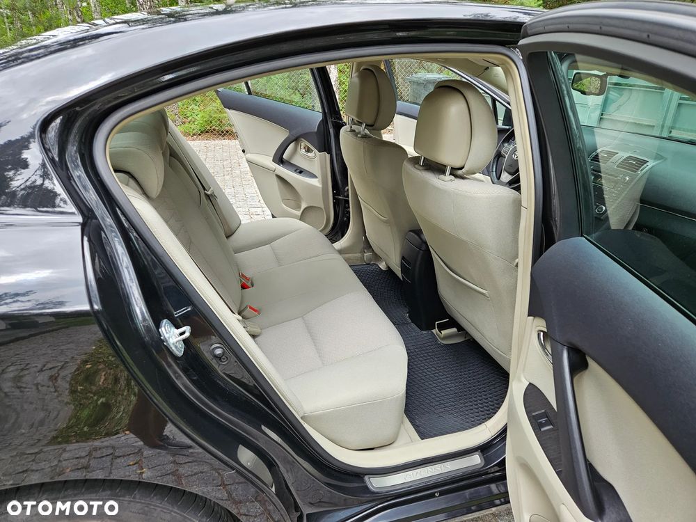 Toyota Avensis 2.0 Sol plus - 9