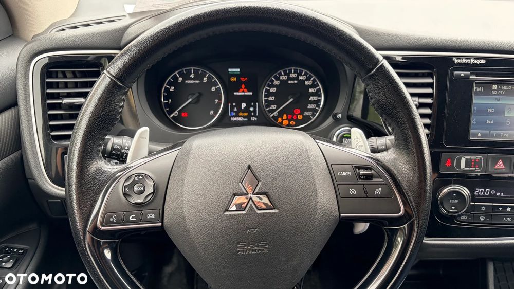 Mitsubishi Outlander 2.0 Intense + Navi 4WD CVT - 14