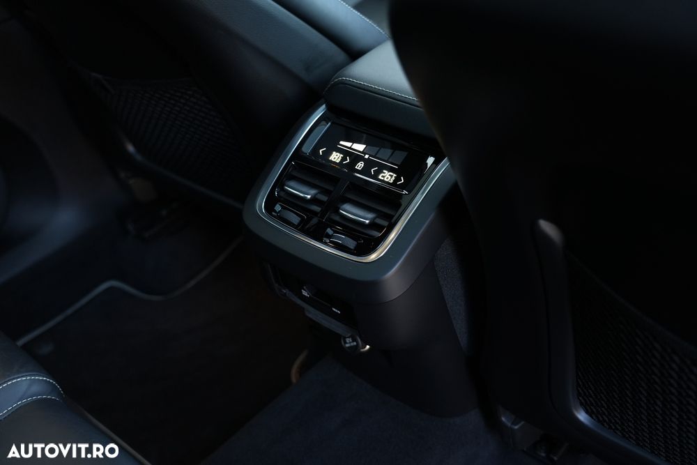 Volvo XC 60 D5 AWD Geartronic RDesign - 16