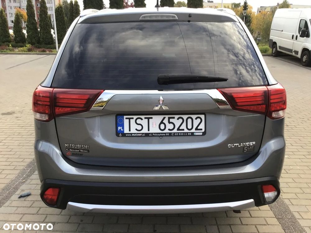Mitsubishi Outlander - 4