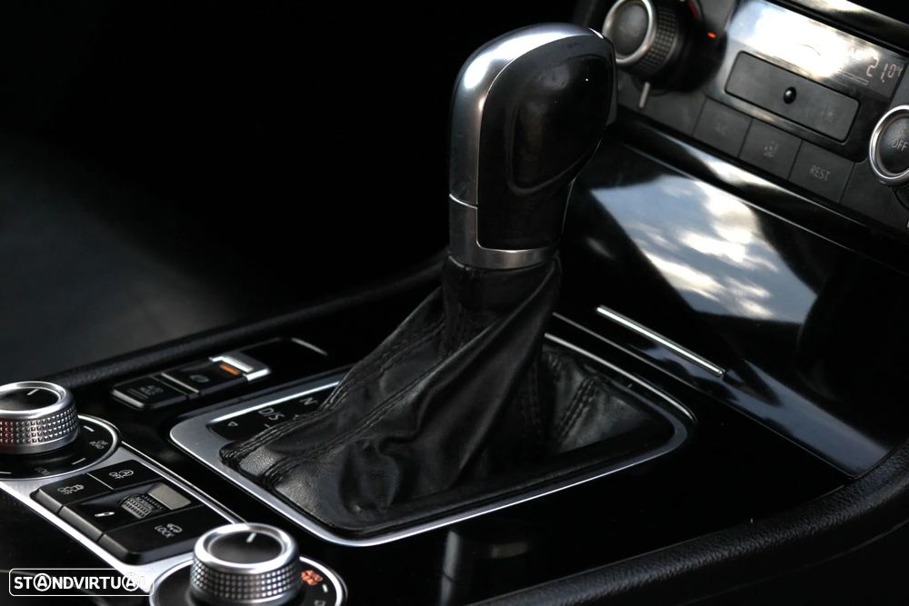 VW Touareg 3.0 TDI V6 - 26