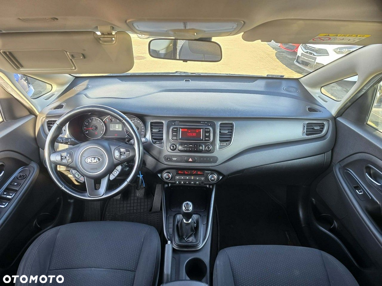 Kia Carens - 24