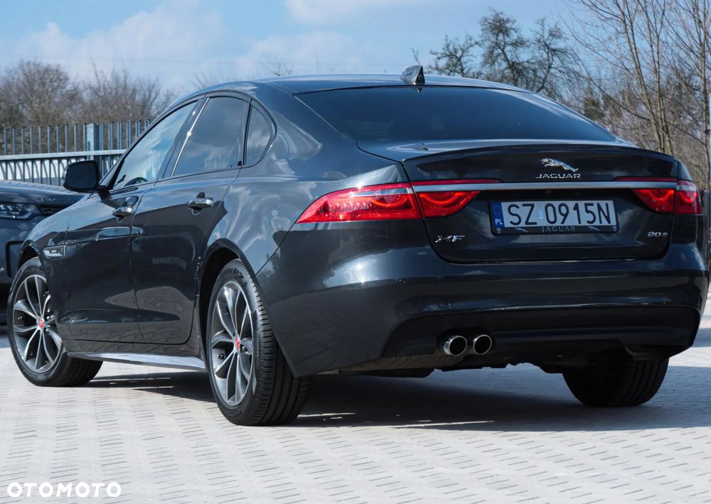 Jaguar XF 20d R-Sport - 31