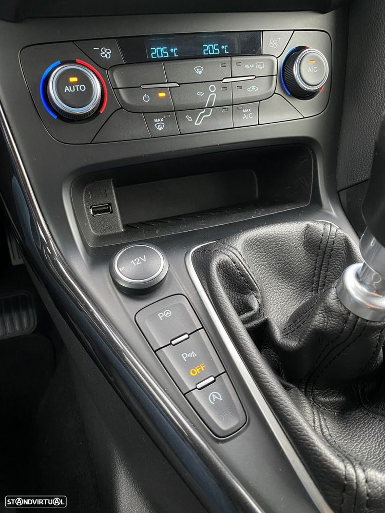 Ford Focus SW 1.0 SCTi Titanium - 27