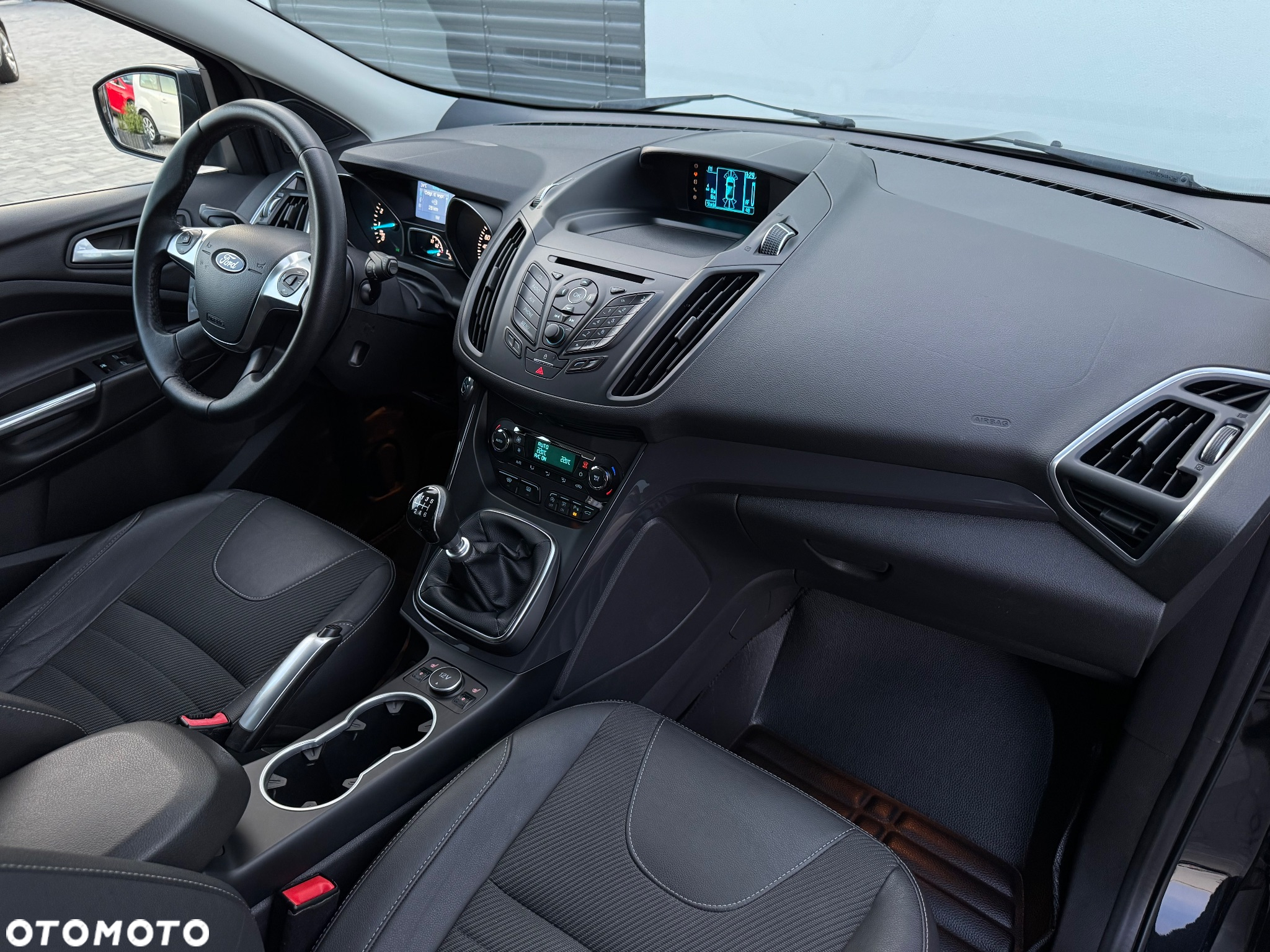 Ford Kuga 1.6 EcoBoost 2x4 Titanium - 18