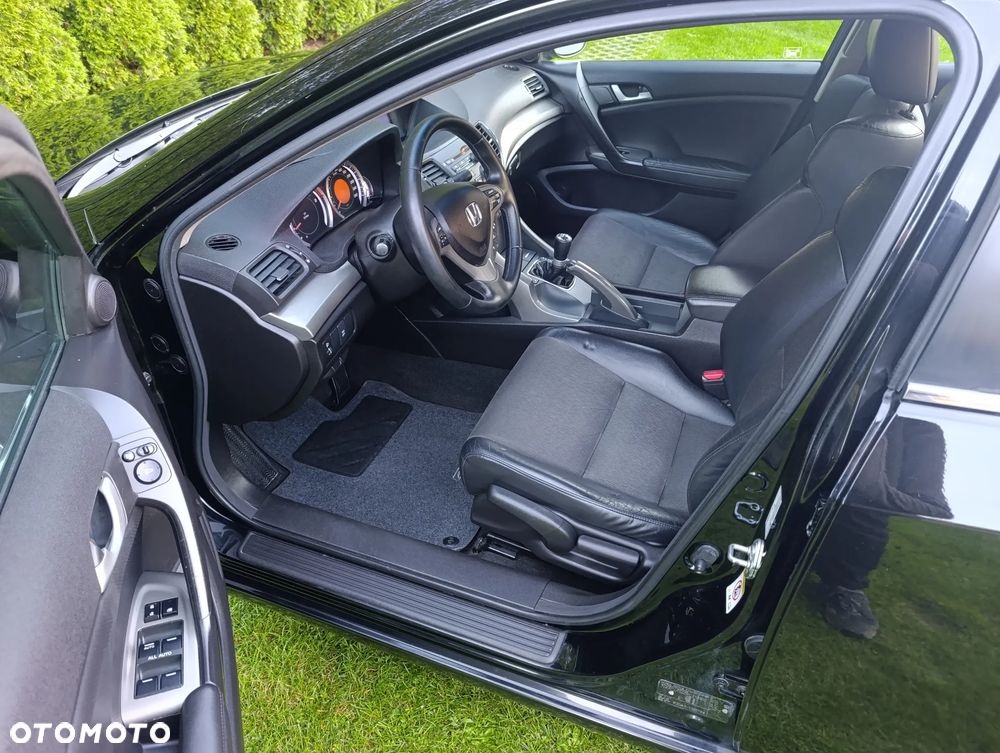 Honda Accord 2.0 Executive - 10