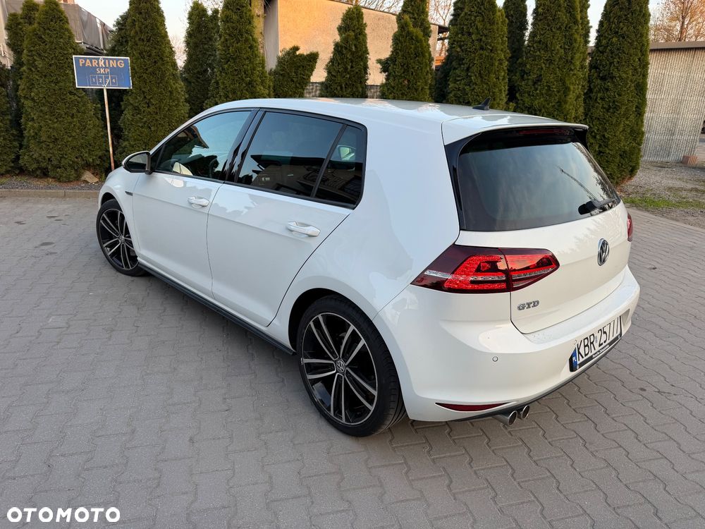 Volkswagen Golf - 5