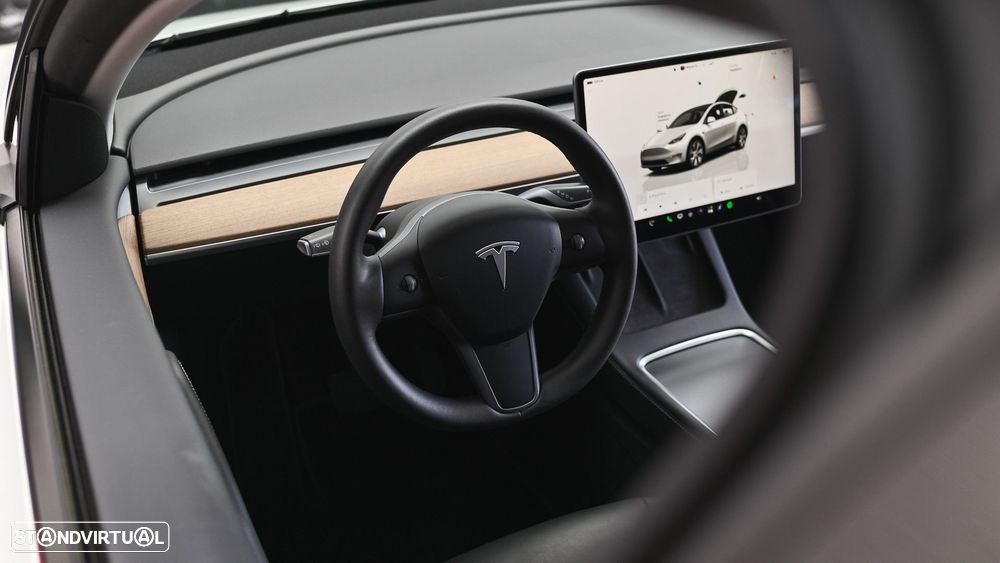 Tesla Model Y Long Range Dual Motor AWD - 38