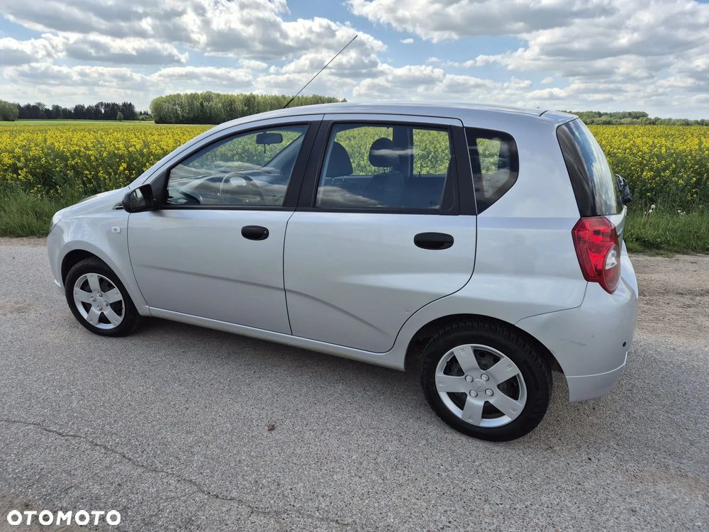Chevrolet Aveo 1.2 16V Base - 11